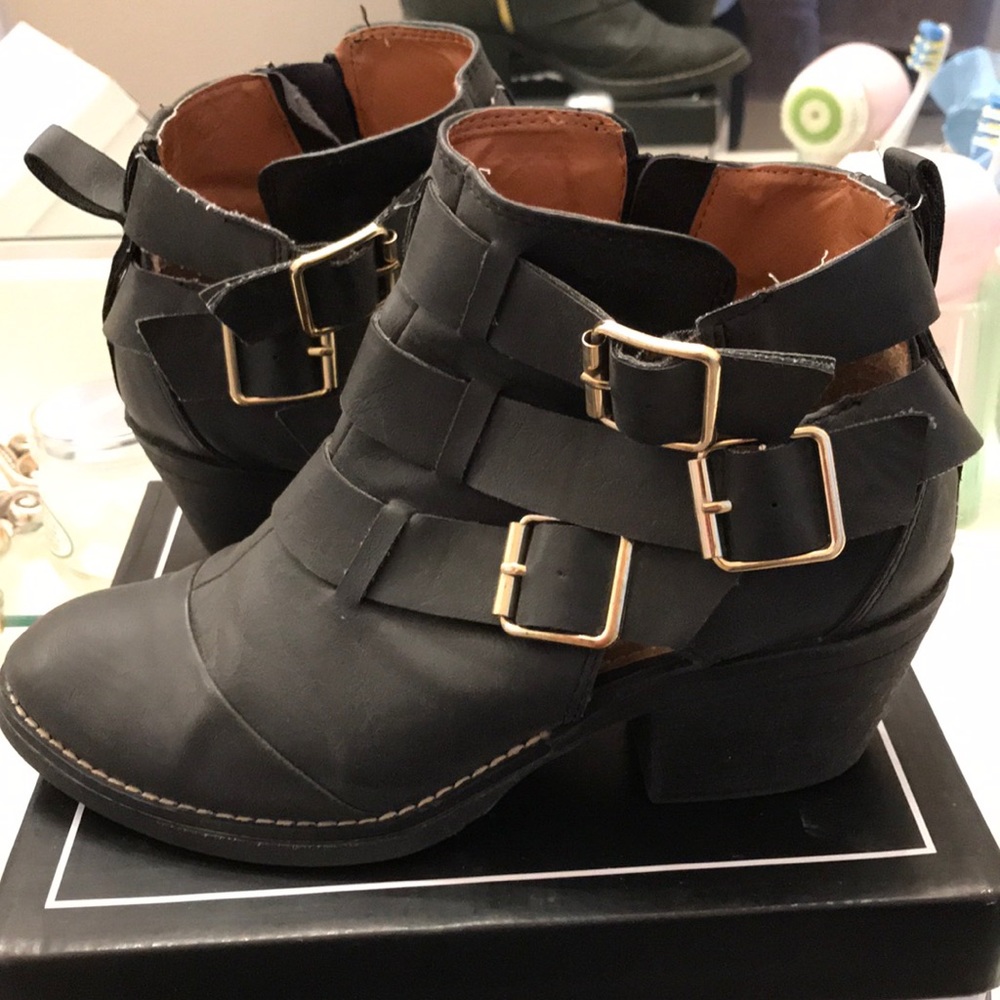 Black bootie